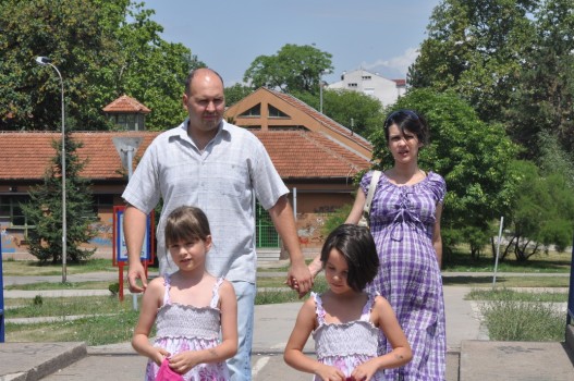 Marina i Ivan sa cerkama pred dolazak Adrijana.JPG